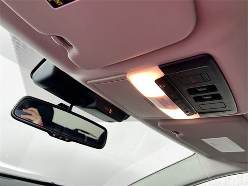 Used 2023 Mitsubishi Outlander SE image 12