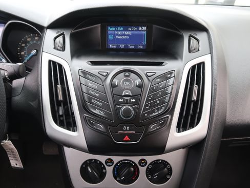 Used 2013 Ford Focus SE FWD image 16