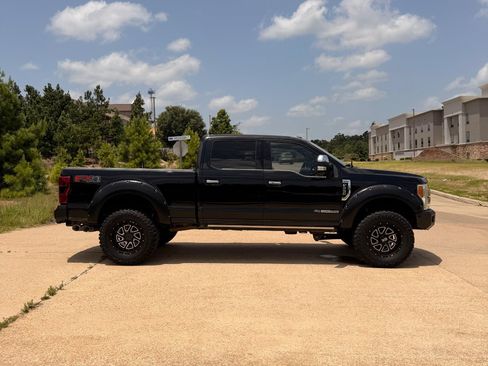 Used 2017 Ford F250 Platinum w/ FX4 Off-Road Package AWD/4WD image 4