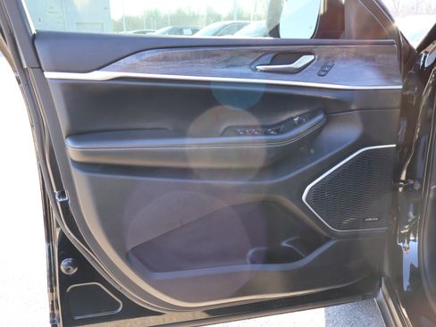 Used 2021 Jeep Grand Cherokee L Limited w/ Luxury Tech Group II image 25