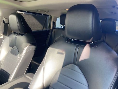 Used 2021 Toyota Highlander XLE AWD/4WD image 15