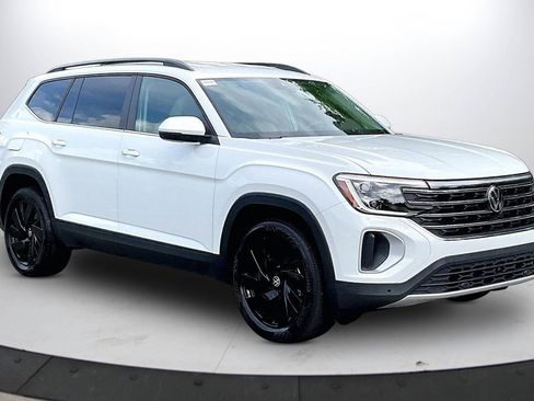 Used 2025 Volkswagen Atlas SE w/ Black Wheel Package AWD/4WD image 2