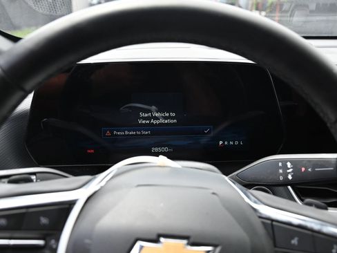 Used 2025 Chevrolet Equinox LT FWD image 9