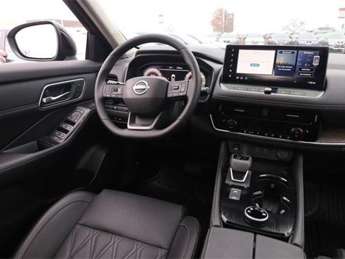 Certified 2025 Nissan Rogue Platinum image 13