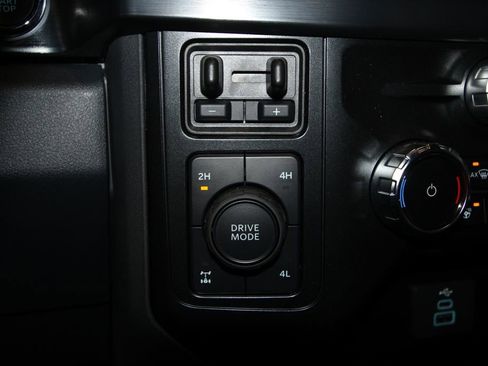 Used 2025 Ford F350 Lariat w/ Black Appearance Package image 19