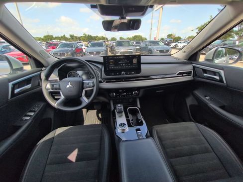 Used 2025 Mitsubishi Outlander SE AWD/4WD image 25