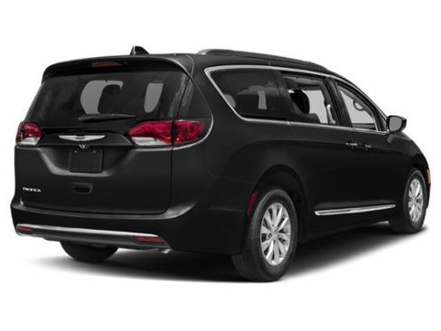 Used 2018 Chrysler Pacifica Touring-L Plus w/ Advanced Safetytec Group FWD image 2