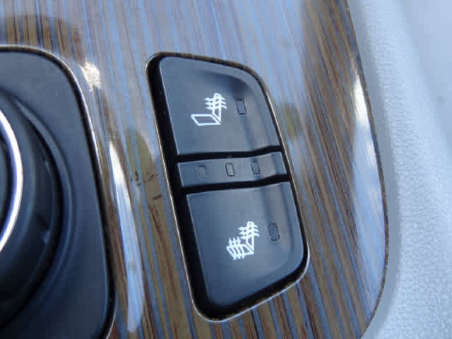 Used 2023 GMC Acadia SLE w/ Driver Convenience Package FWD image 34