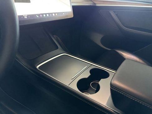 Used 2025 Tesla Model Y Long Range image 26