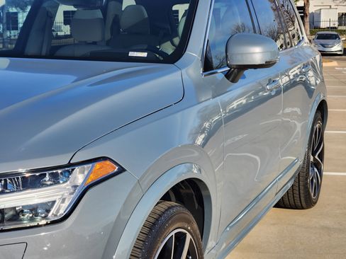 Used 2022 Volvo XC90 T6 Momentum w/ Advanced Package image 9