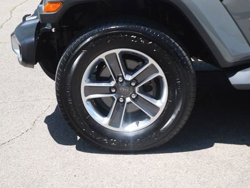 Used 2018 Jeep Wrangler Unlimited Sahara AWD/4WD image 28
