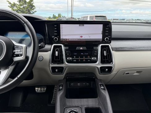 Certified 2022 Kia Sorento SX Prestige w/ Panoramic Sunroof Package AWD/4WD image 26