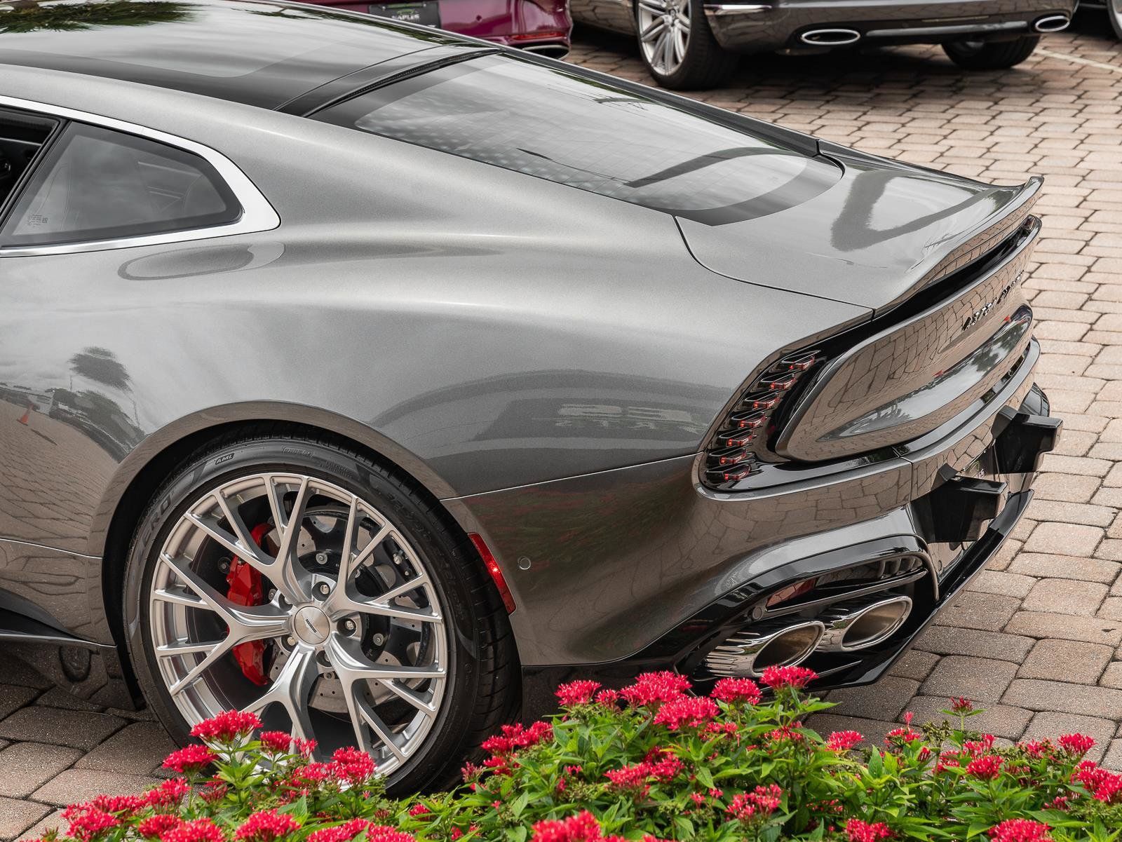 Used 2025 Aston Martin Vanquish RWD image 31