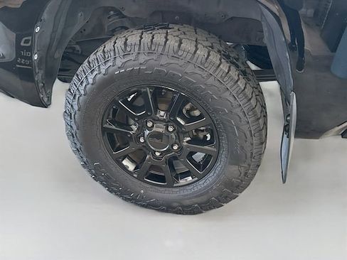Used 2020 Toyota Tundra SR5 w/ SR5 Upgrade Package AWD/4WD image 27