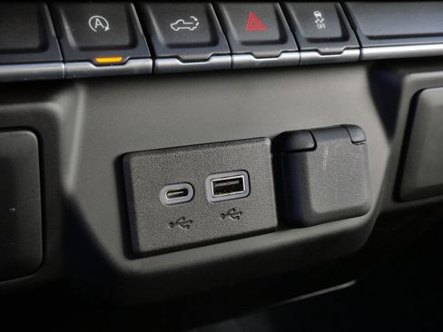 Used 2022 Chevrolet Silverado 1500 Custom w/ Safety Confidence Package image 29