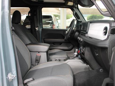 Used 2025 Jeep Wrangler Sahara image 20