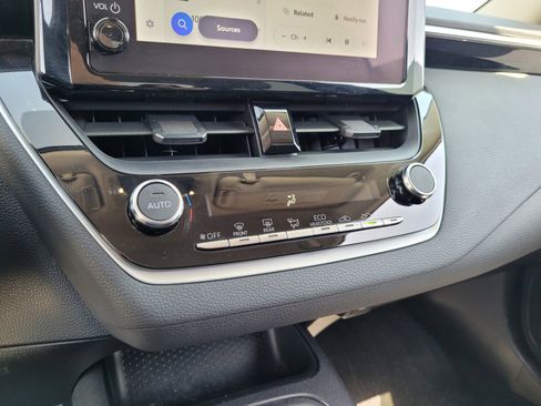 Used 2023 Toyota Corolla LE FWD image 18