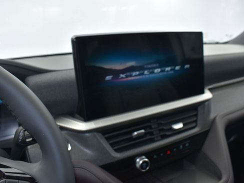 Used 2025 Ford Explorer Platinum w/ Ultimate Package image 12