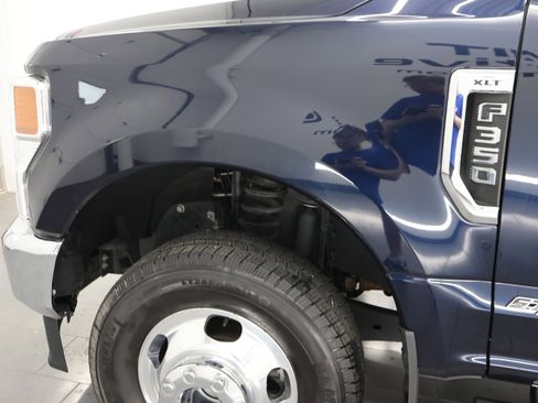 Used 2022 Ford F350 XLT w/ XLT Premium Package AWD/4WD image 33