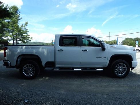 Used 2025 Chevrolet Silverado 2500 LT w/ Z71 Chrome Sport Edition AWD/4WD image 6