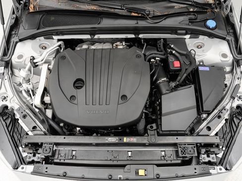 Used 2024 Volvo S60 B5 Plus image 24