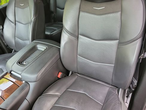 Used 2020 Cadillac Escalade ESV Premium Luxury AWD/4WD image 11