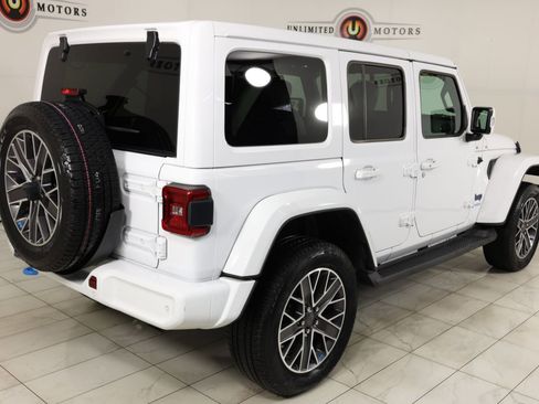Used 2022 Jeep Wrangler Unlimited Sahara image 3