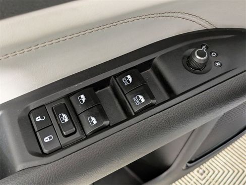 Certified 2024 Jeep Compass Limited image 13