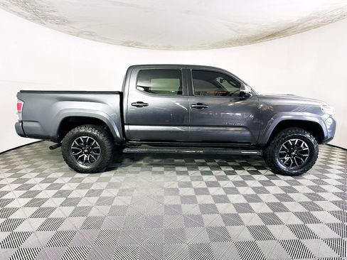 Used 2020 Toyota Tacoma TRD Sport RWD image 2