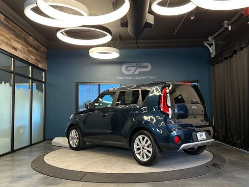 Used 2017 Kia Soul + FWD image 5