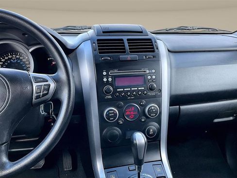 Used 2012 Suzuki Grand Vitara Premium image 9