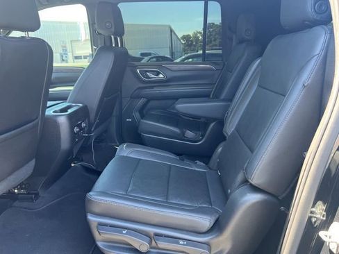 Used 2021 Chevrolet Suburban LT w/ LT Signature Package RWD image 14