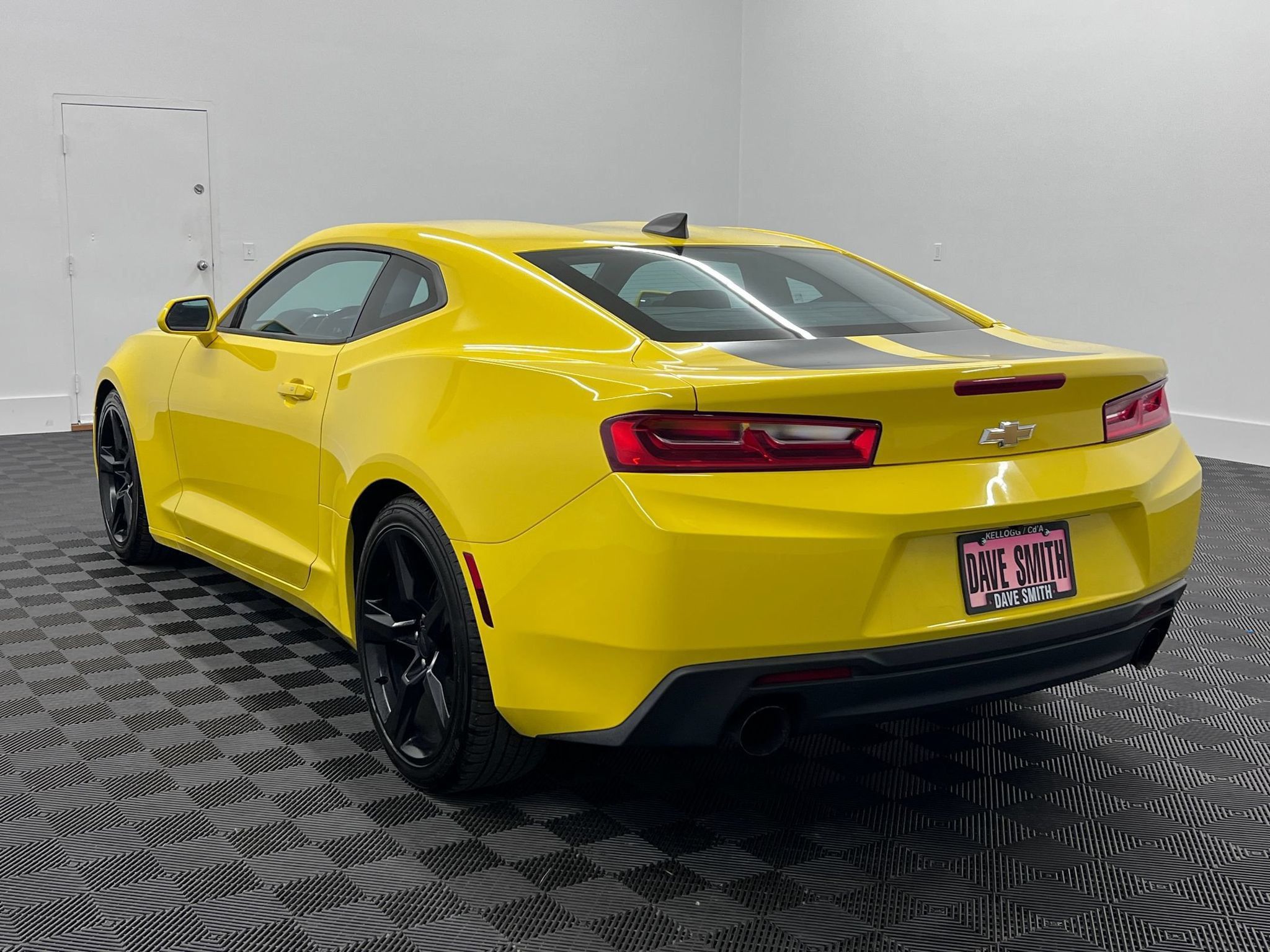 Used 2017 Chevrolet Camaro LT RWD image 3