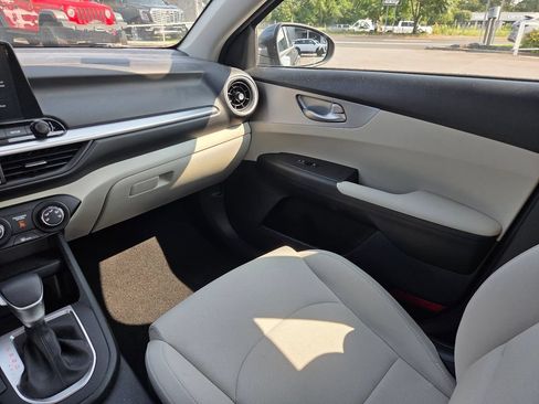 Used 2022 Kia Forte LXS FWD image 16