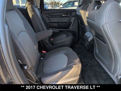 Used 2017 Chevrolet Traverse LT image 27