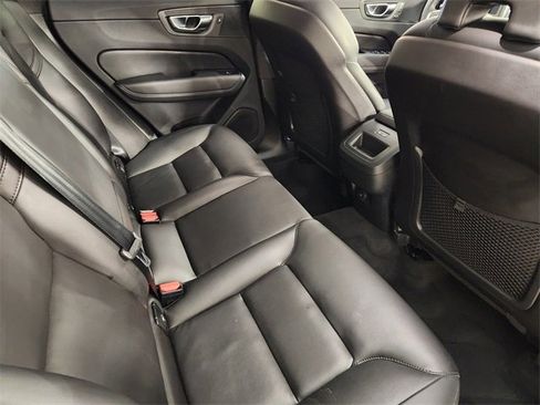 Used 2025 Volvo XC60 B5 Core image 32