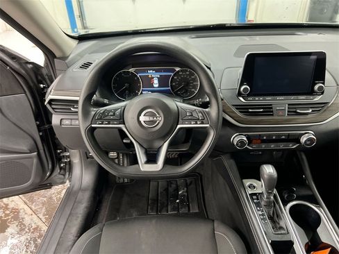 Used 2023 Nissan Altima 2.5 SV image 11
