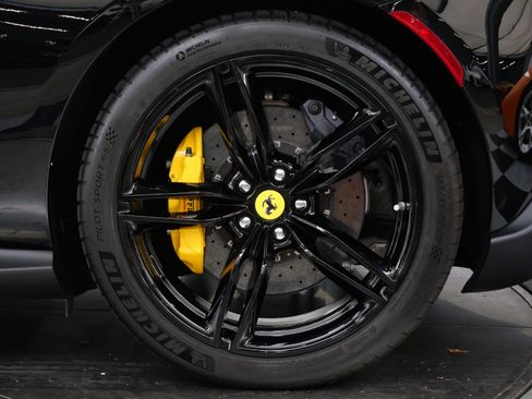 Used 2025 Ferrari Roma Spider RWD image 11