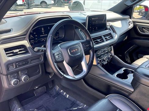 Used 2023 GMC Yukon XL SLT AWD/4WD image 18