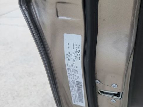 Used 2018 Jeep Cherokee Latitude AWD/4WD image 22