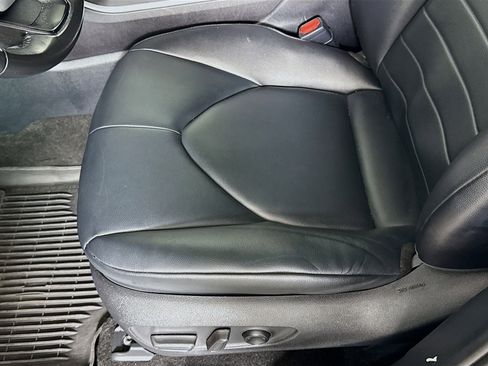 Used 2023 Toyota Highlander XLE AWD/4WD image 20
