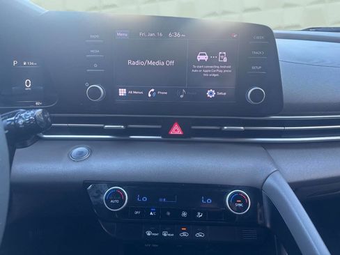 Used 2022 Hyundai Elantra SEL image 25