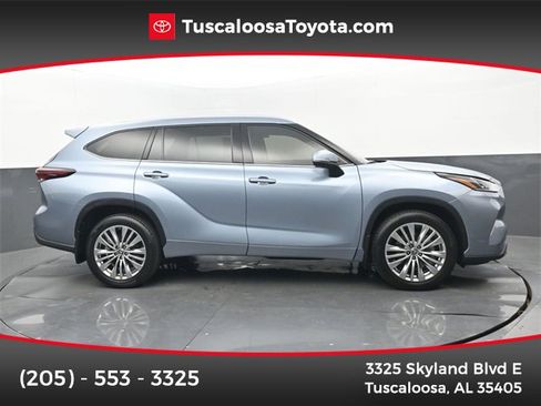 Used 2024 Toyota Highlander Platinum image 1