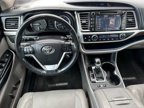 Used 2015 Toyota Highlander Limited Platinum AWD/4WD image 17