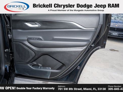 New 2025 Jeep Grand Cherokee L Laredo image 14