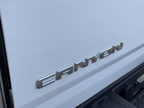 Used 2017 GMC Canyon SLE image 8