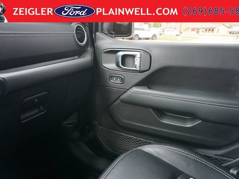 Used 2023 Jeep Wrangler Unlimited Sahara w/ Cold Weather Group AWD/4WD image 31