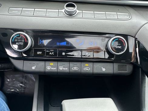Used 2025 Hyundai Elantra SEL FWD image 36