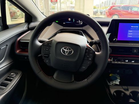 Certified 2025 Toyota Prius Plug-In Hybrid image 7