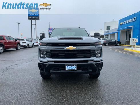 Used 2025 Chevrolet Silverado 2500 Custom w/ Custom Value Package image 2